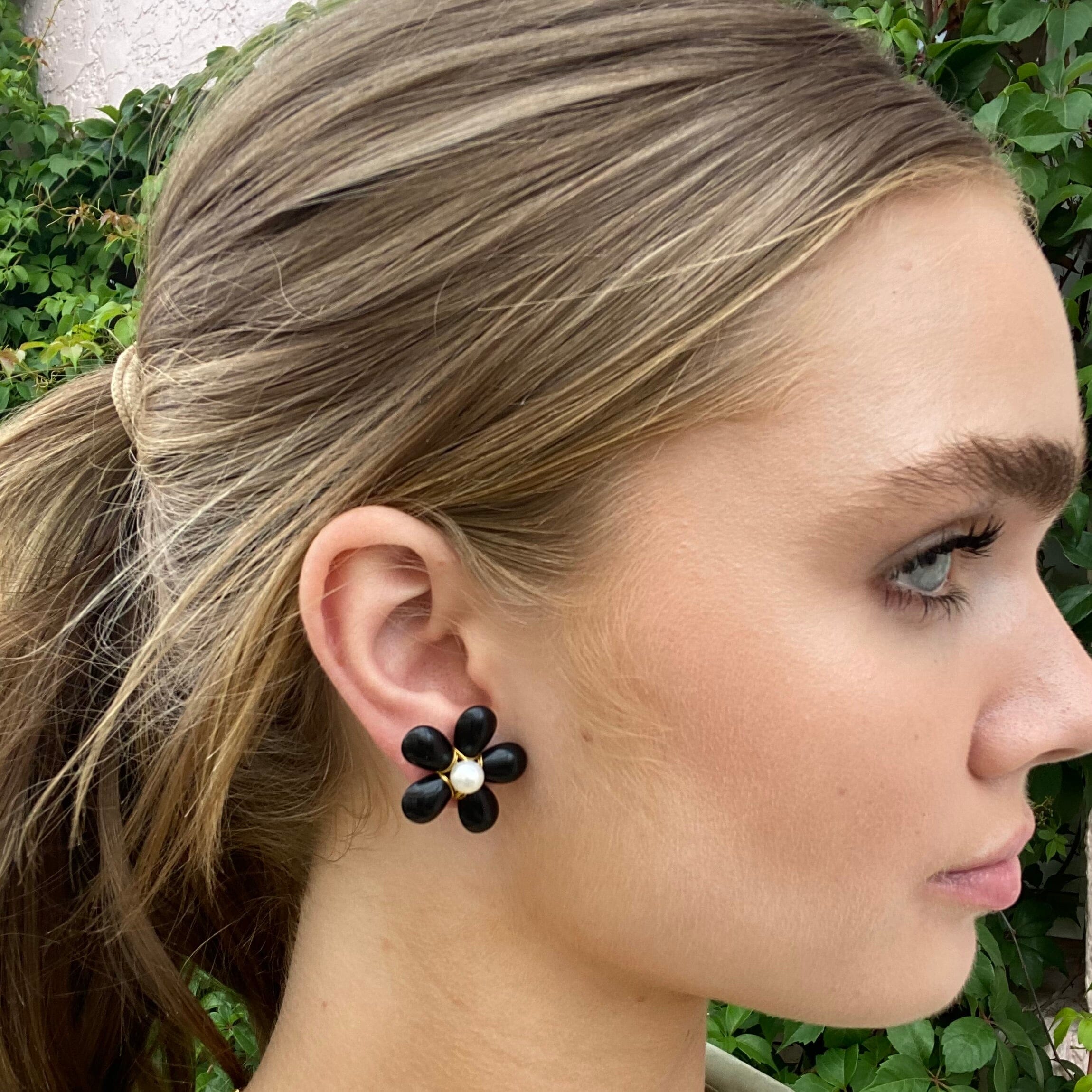 THE FLORA (Black) Earrings Jimena Alejandra